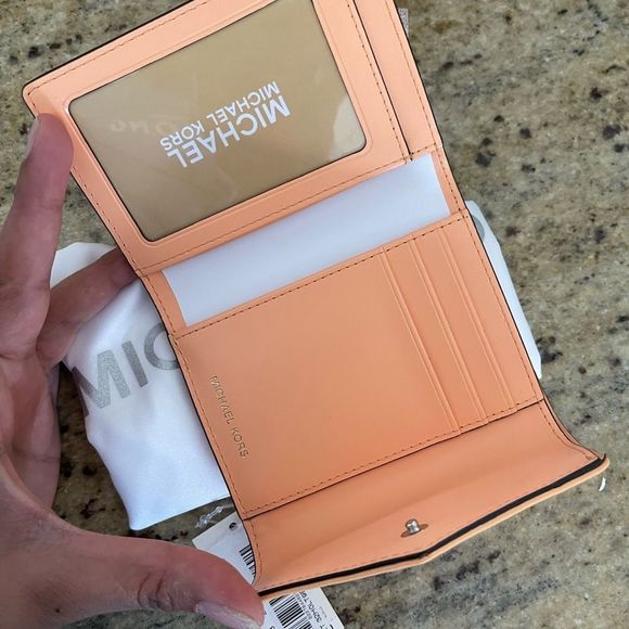 New Mk 👑 medium trifold wallet - Picture 5 of 7